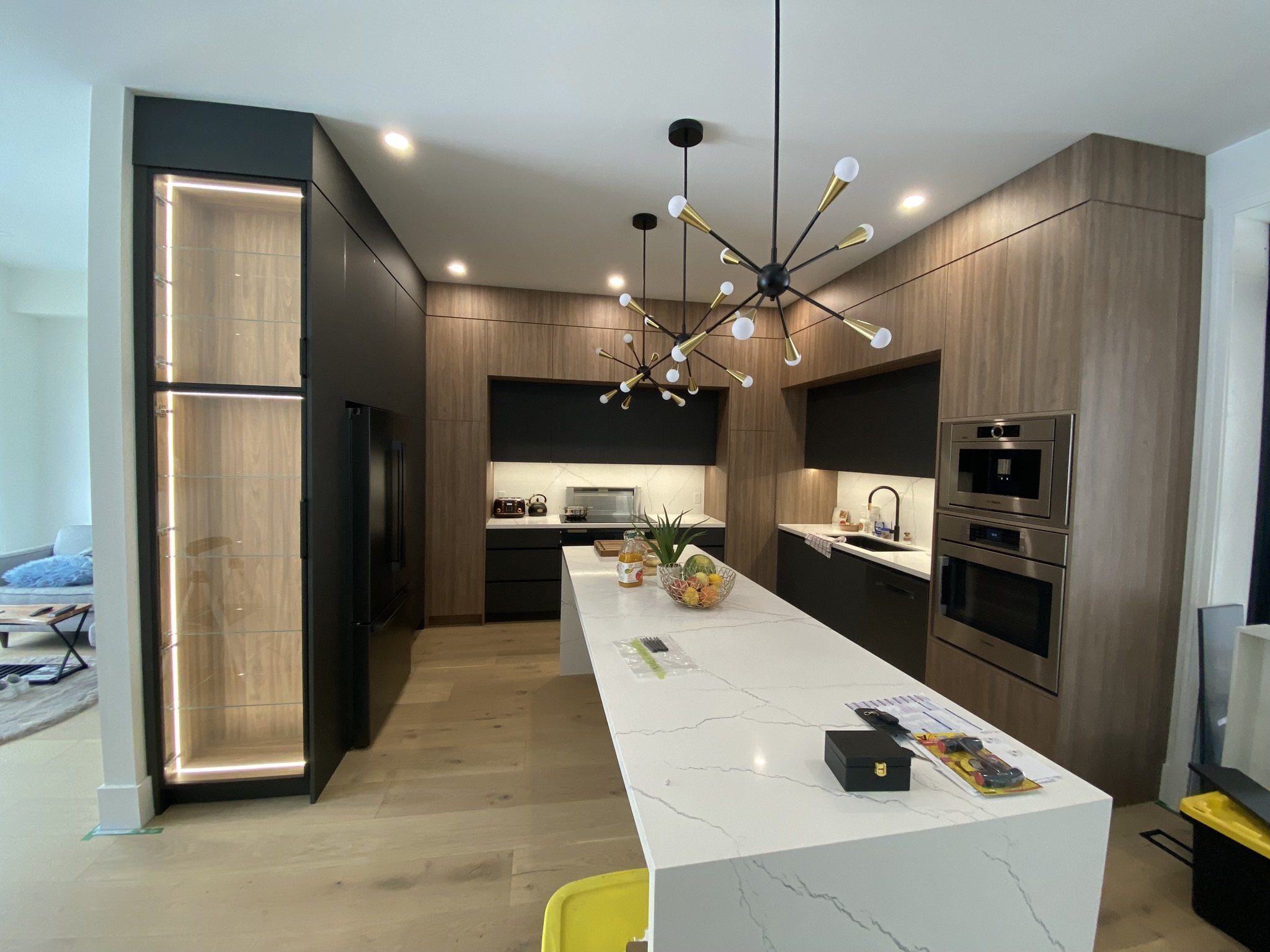 22 S, Stonegate-Queensway, Etobicoke — custom cabinetry by Metrico